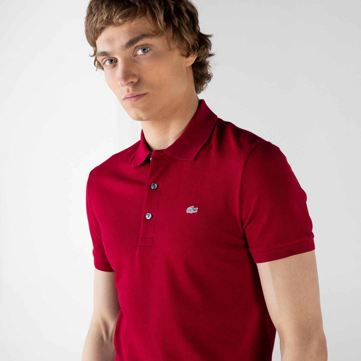 Polo Lacoste Slim Fit – Edición Rojo Burdeos