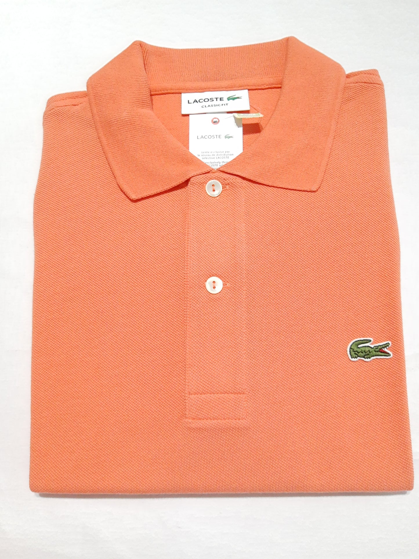 Polo Lacoste Classic Fit – Edición Naranja Coral