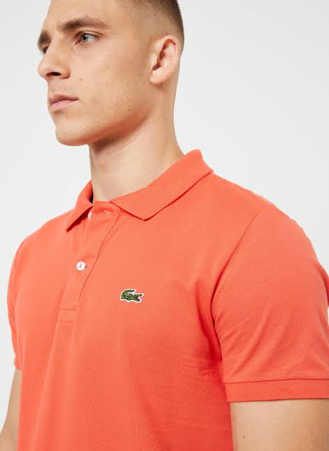 Polo Lacoste Classic Fit – Edición Naranja Coral